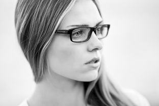 近视眼患者如何科学佩戴老花眼镜？这份实用指南请收好！