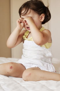 婴幼儿遗尿的症状解析与应对建议