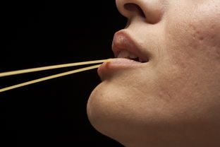成年人眼睛斜视的全面治疗指南，从病因到康复