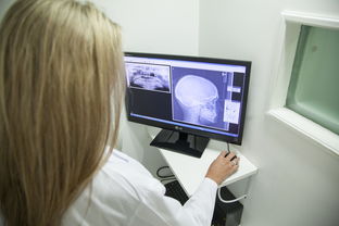 全飞秒和激光哪个更安全？医生教你科学选择近视手术方式