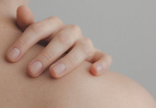 乳腺癌晚期有什么症状？这些信号别忽视
