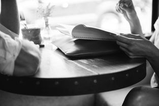 为什么成年以后还会近视？深度解析近视的多元成因