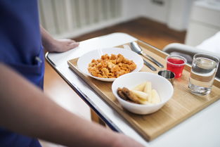 食道癌中期患者的中药调理指南，营养、药膳与注意事项全解析